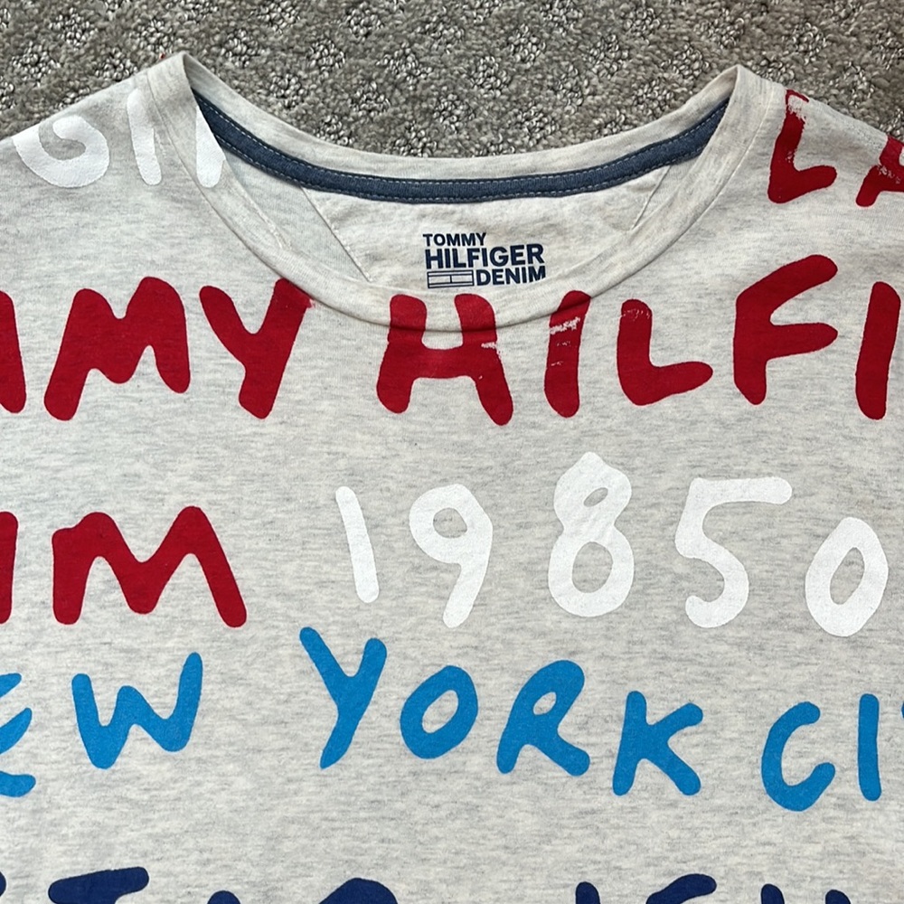 Men’s Small Tommy Hilfiger T-Shirt